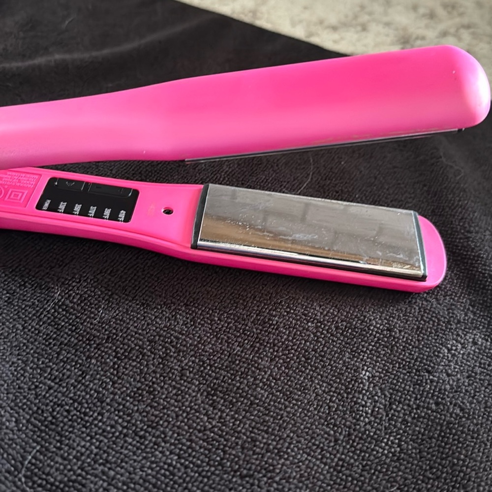 Price Drop! 🔥Chi 2" flat iron.